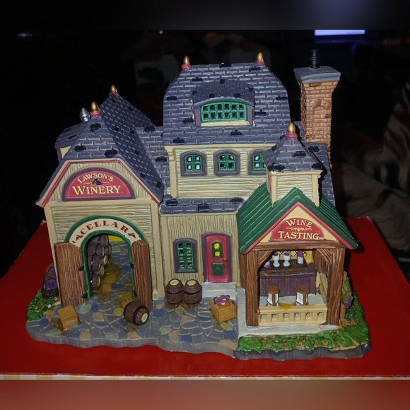 Lemax Lighted Winery Building - Green, Red, and Brown - Picture 2 of 9